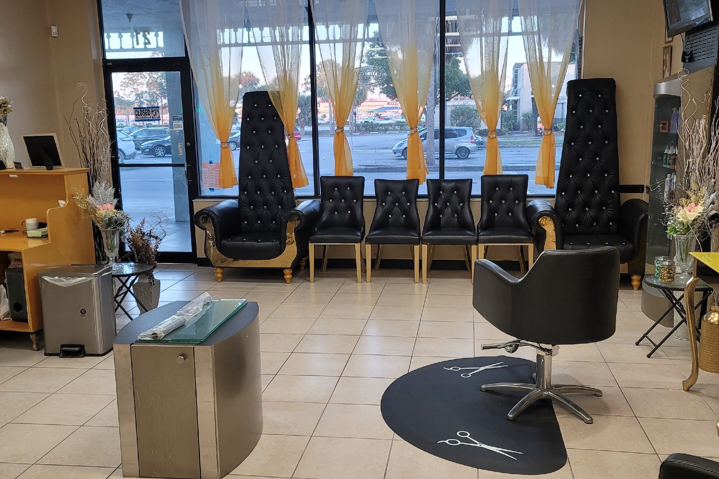 Sondra's Styles salon front